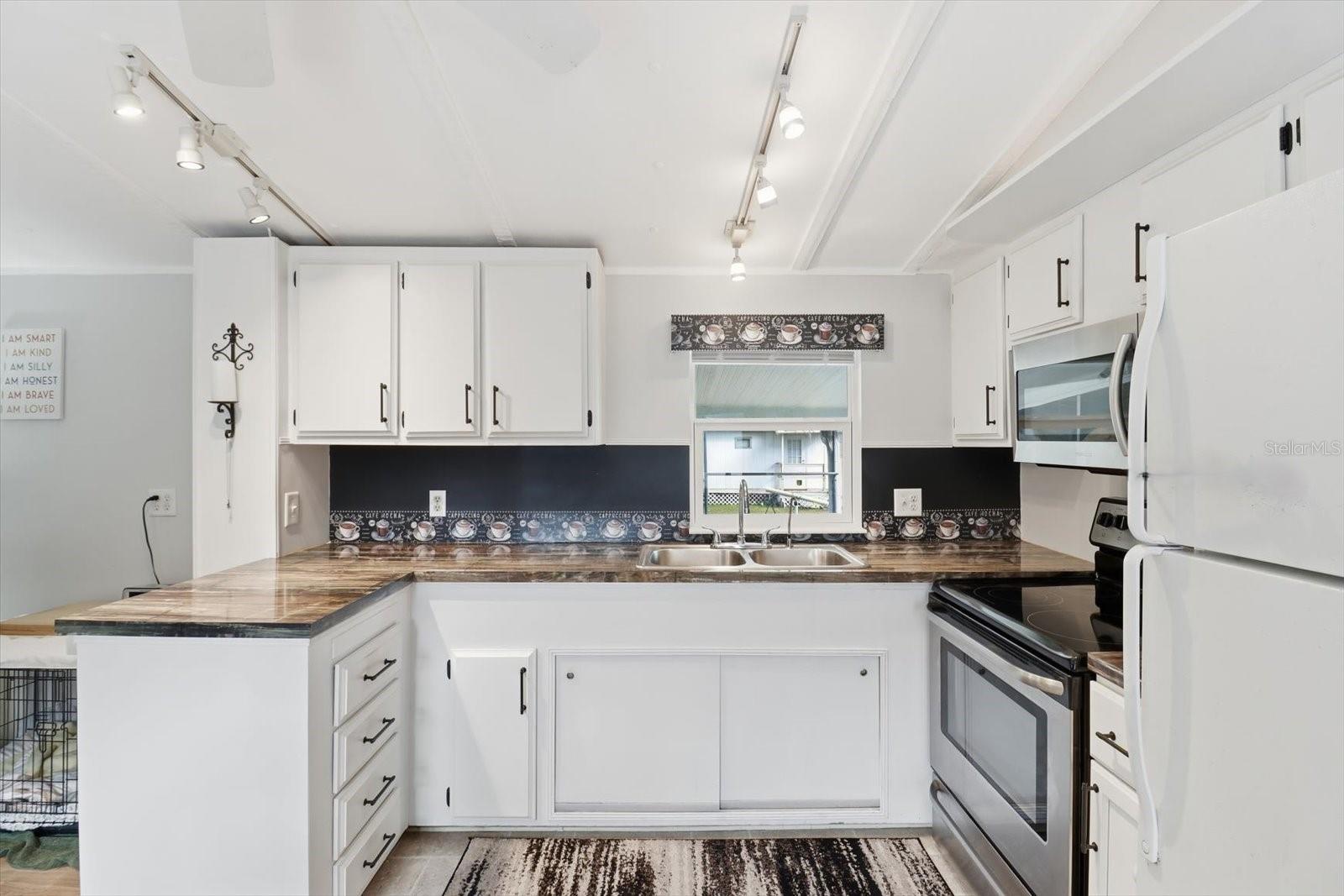 GOLDEN TERRACE ESTATES - Residential