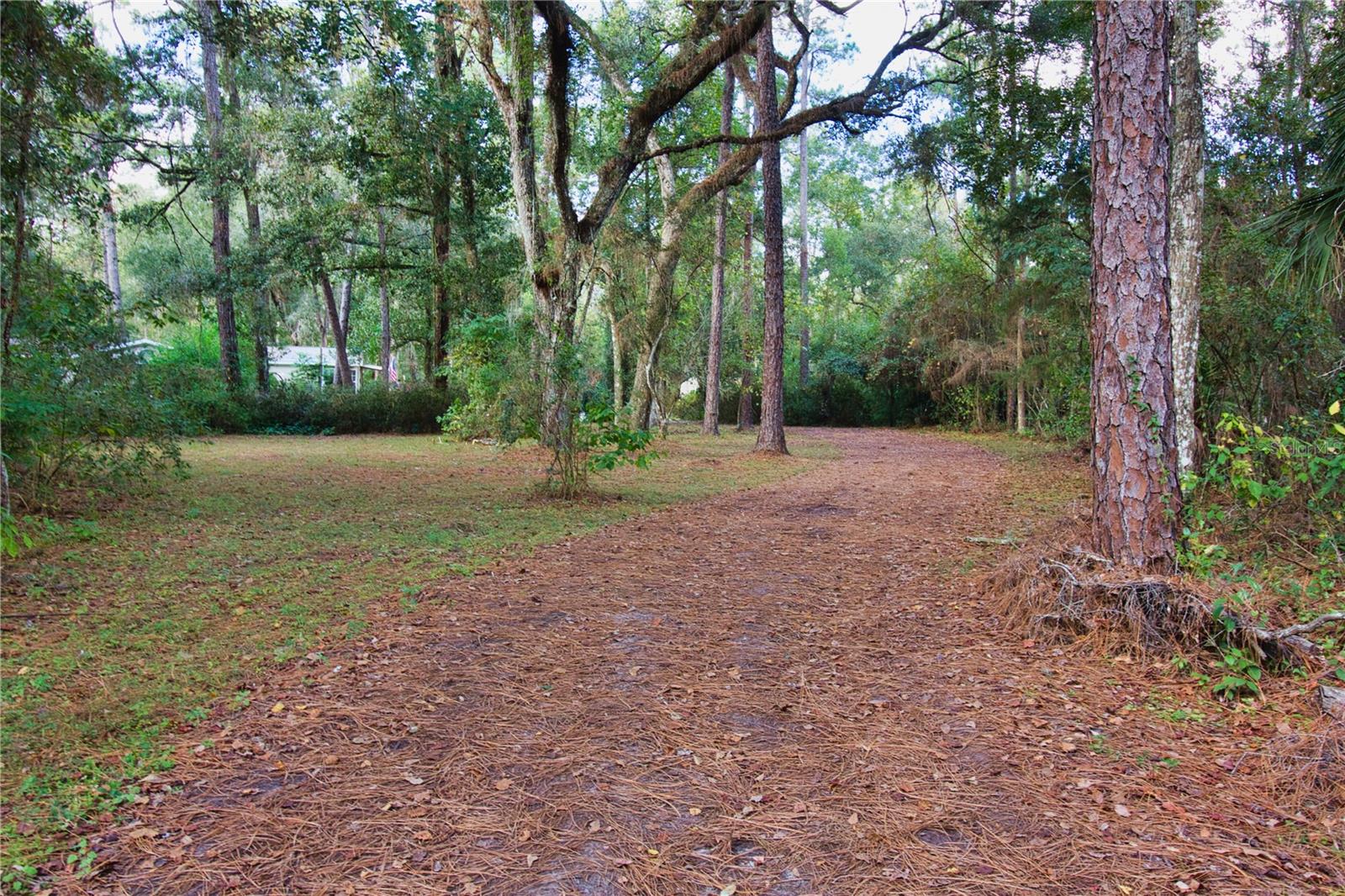 E330 FT OF NW1/4 OF SE1/4 LYING N OF ROAD - Residential