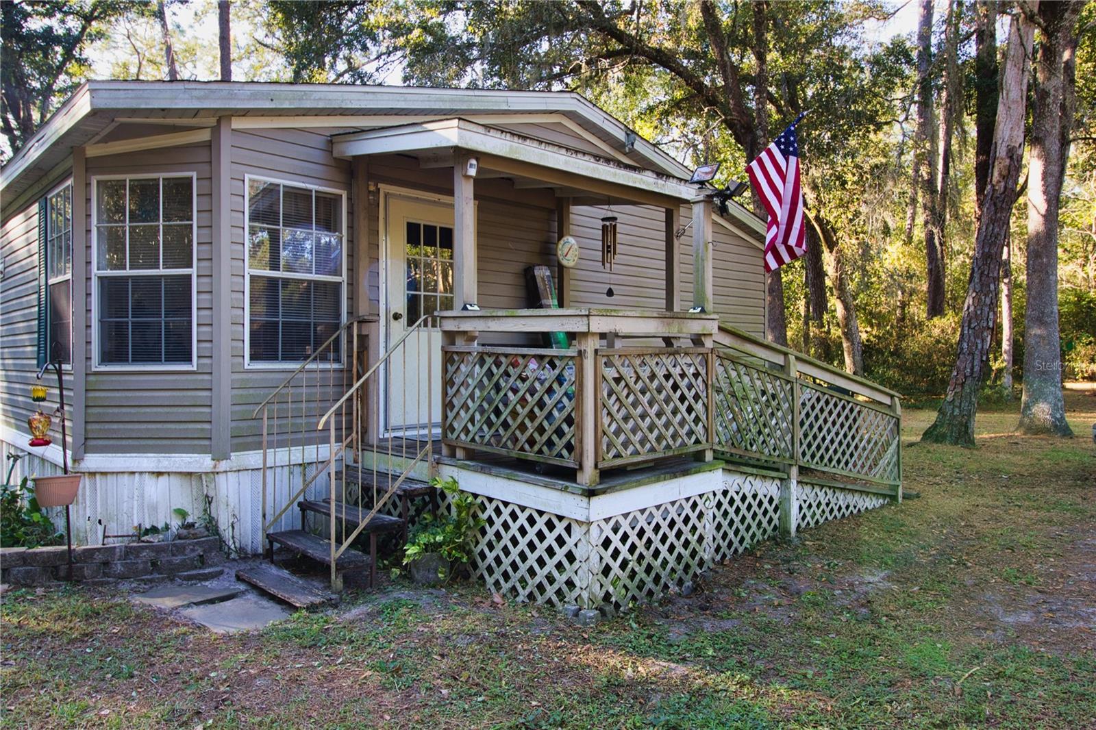 E330 FT OF NW1/4 OF SE1/4 LYING N OF ROAD - Residential