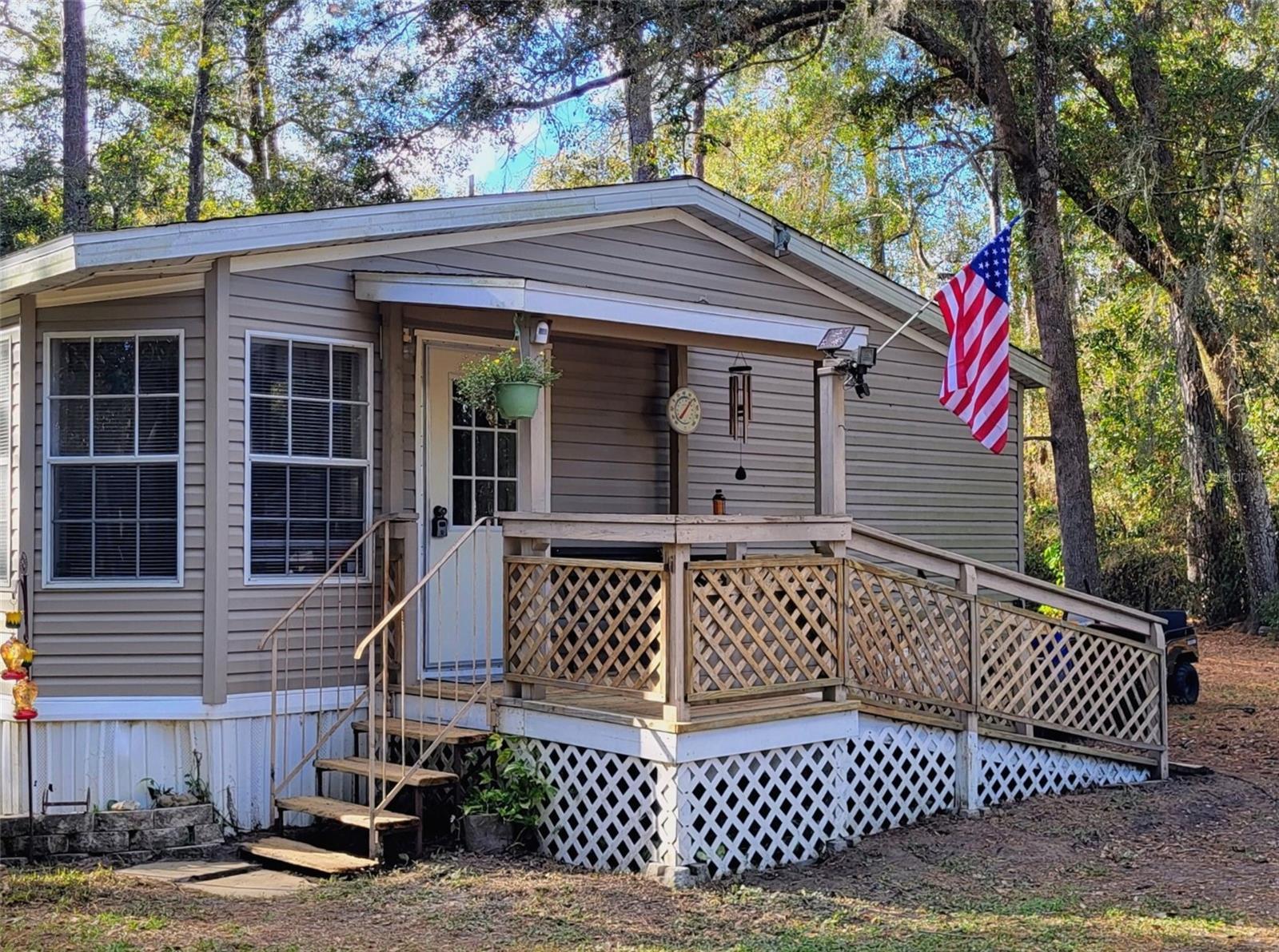 E330 FT OF NW1/4 OF SE1/4 LYING N OF ROAD - Residential