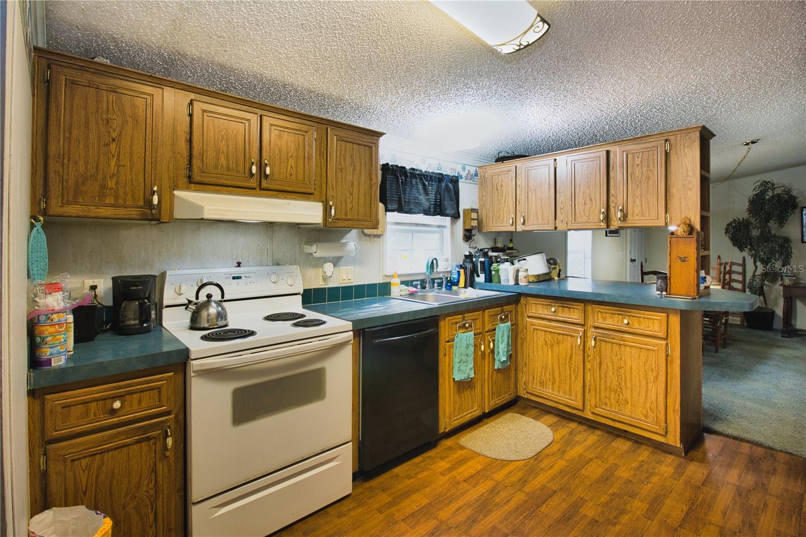 E330 FT OF NW1/4 OF SE1/4 LYING N OF ROAD - Residential