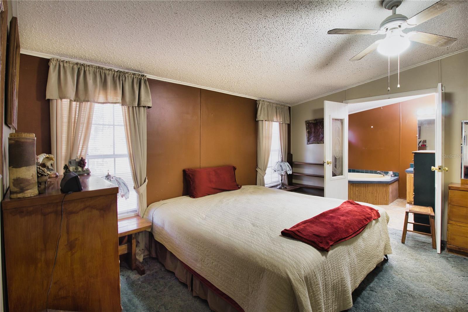 E330 FT OF NW1/4 OF SE1/4 LYING N OF ROAD - Residential