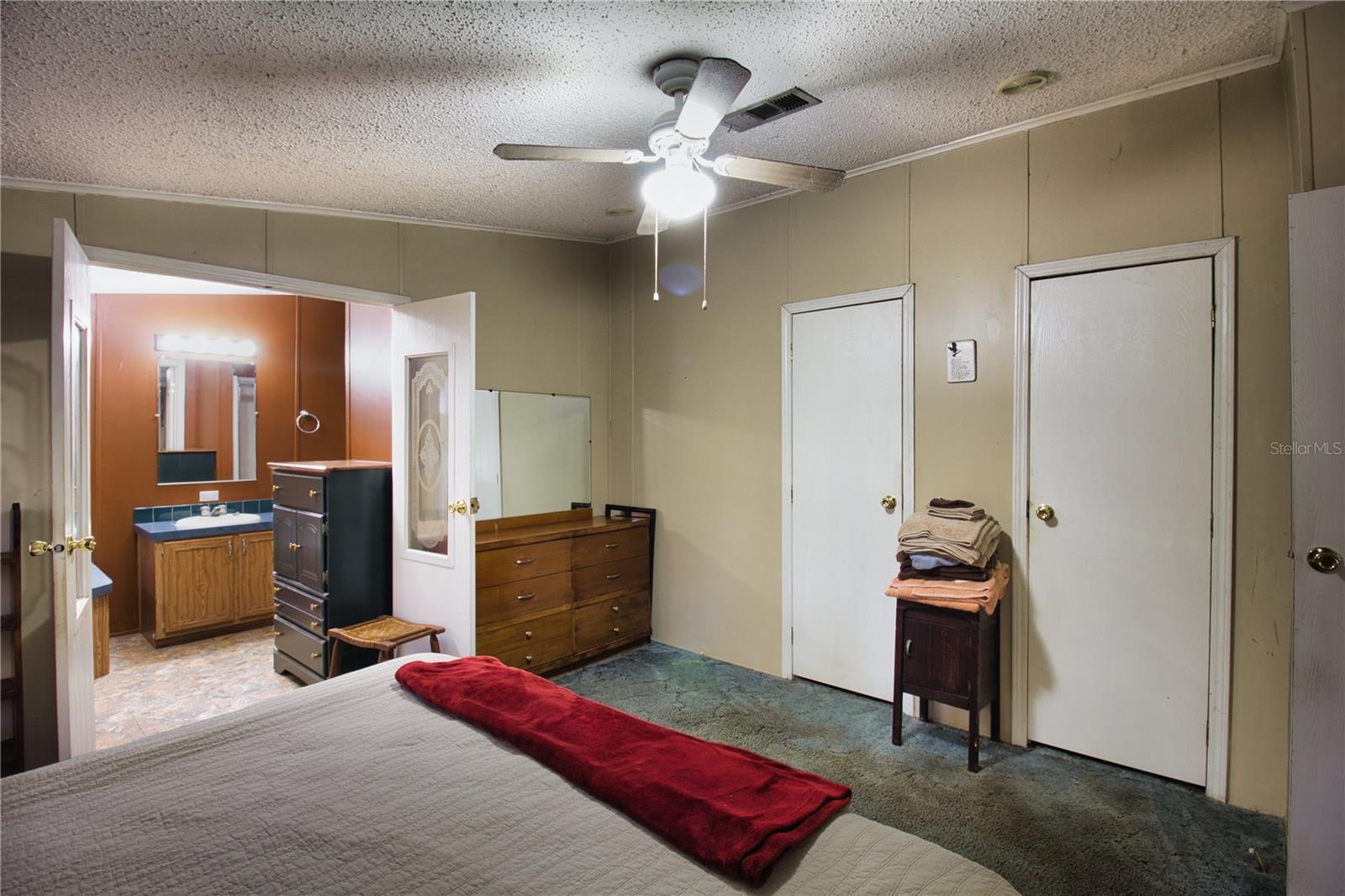 E330 FT OF NW1/4 OF SE1/4 LYING N OF ROAD - Residential