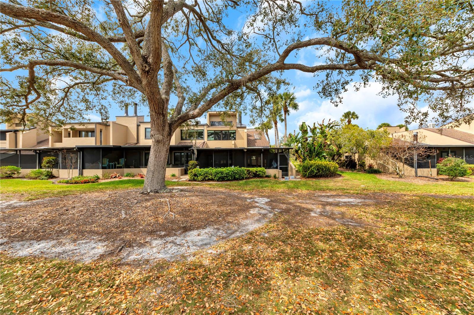 CARROLLWOOD VILLAGE ROLLING GR - Residential