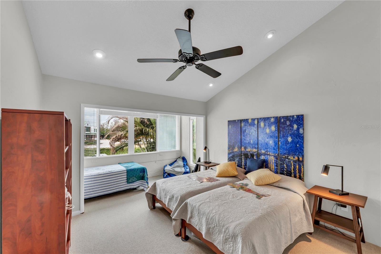 CARROLLWOOD VILLAGE ROLLING GR - Residential