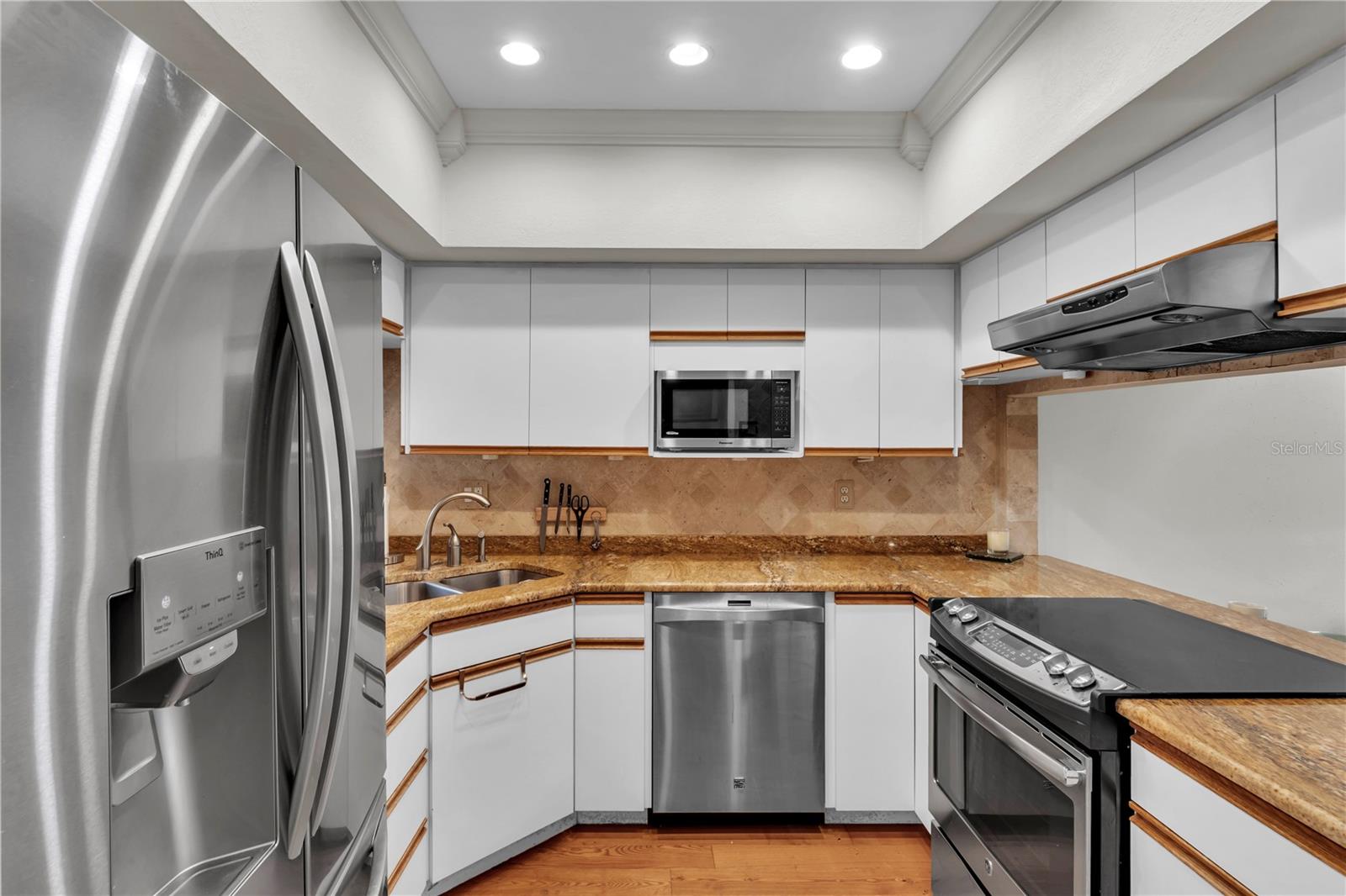 CARROLLWOOD VILLAGE ROLLING GR - Residential