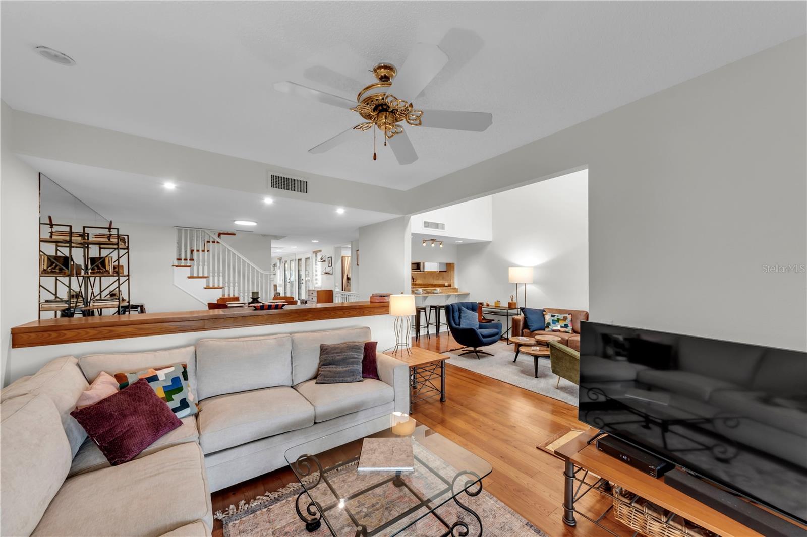 CARROLLWOOD VILLAGE ROLLING GR - Residential