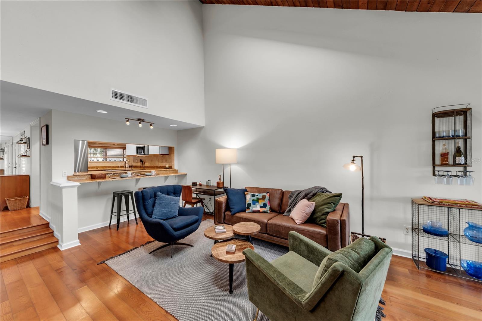 CARROLLWOOD VILLAGE ROLLING GR - Residential