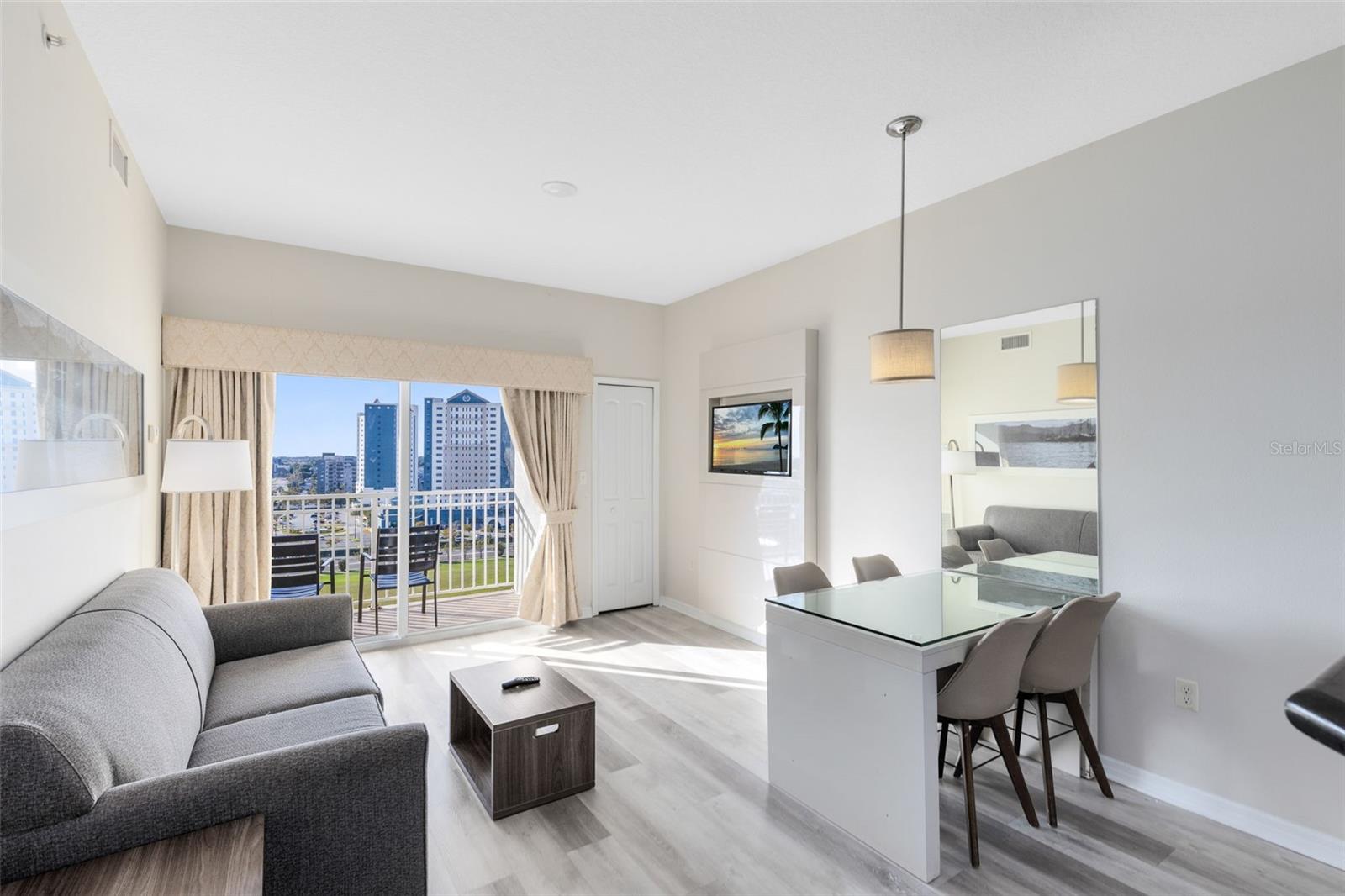 7395 UNIVERSAL BOULEVARD 1103