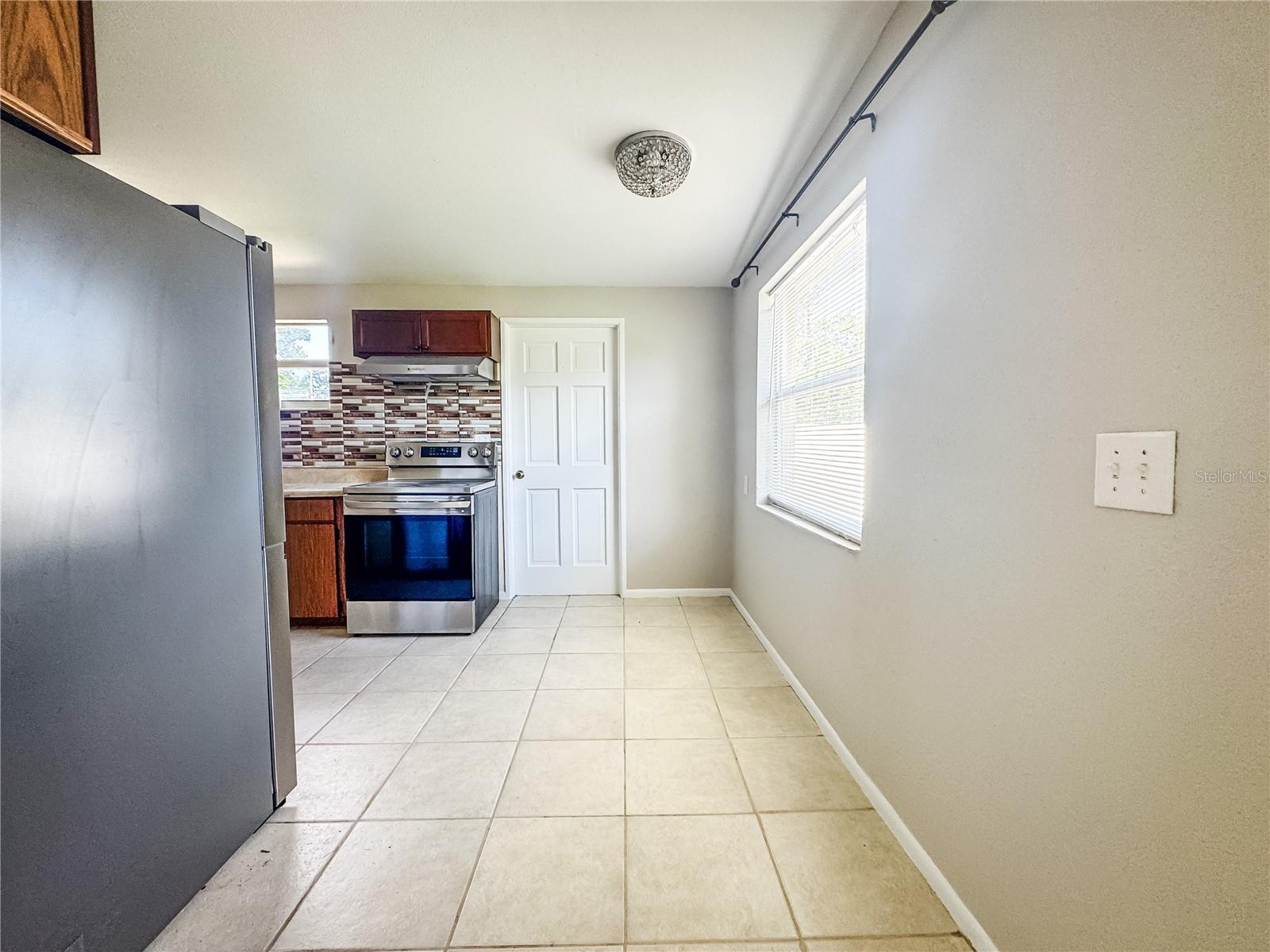 CRESTRIDGE 6TH ADD - Residential Lease