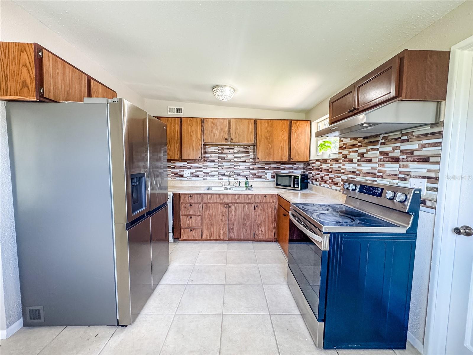 CRESTRIDGE 6TH ADD - Residential Lease
