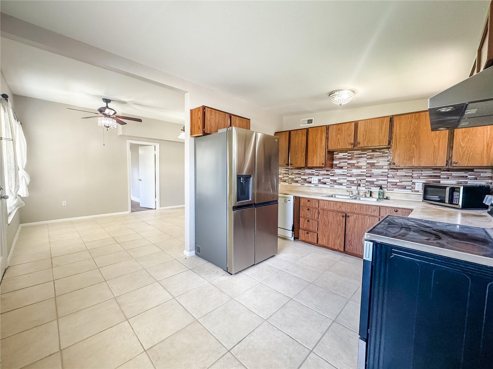 CRESTRIDGE 6TH ADD - Residential Lease