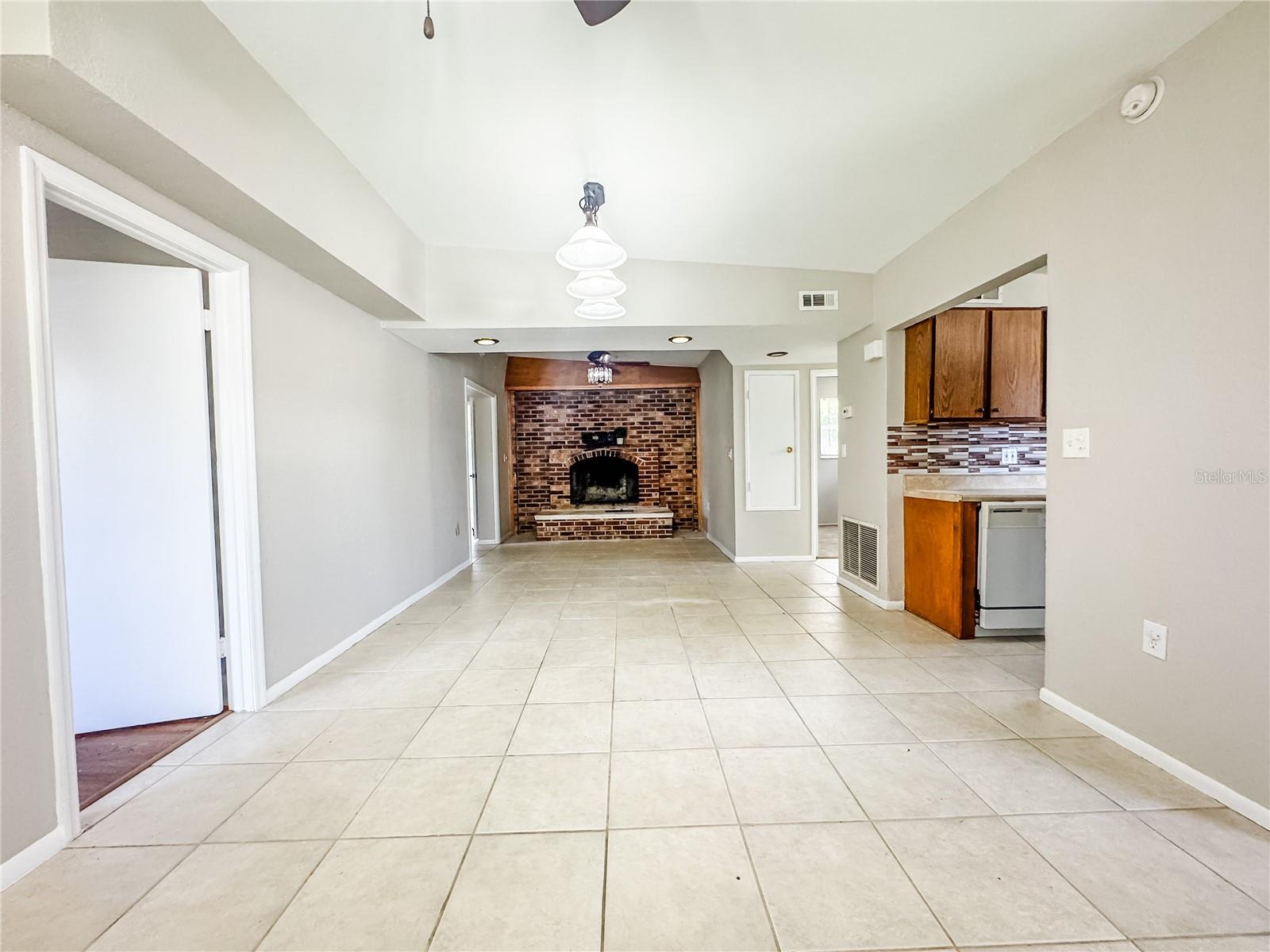 CRESTRIDGE 6TH ADD - Residential Lease