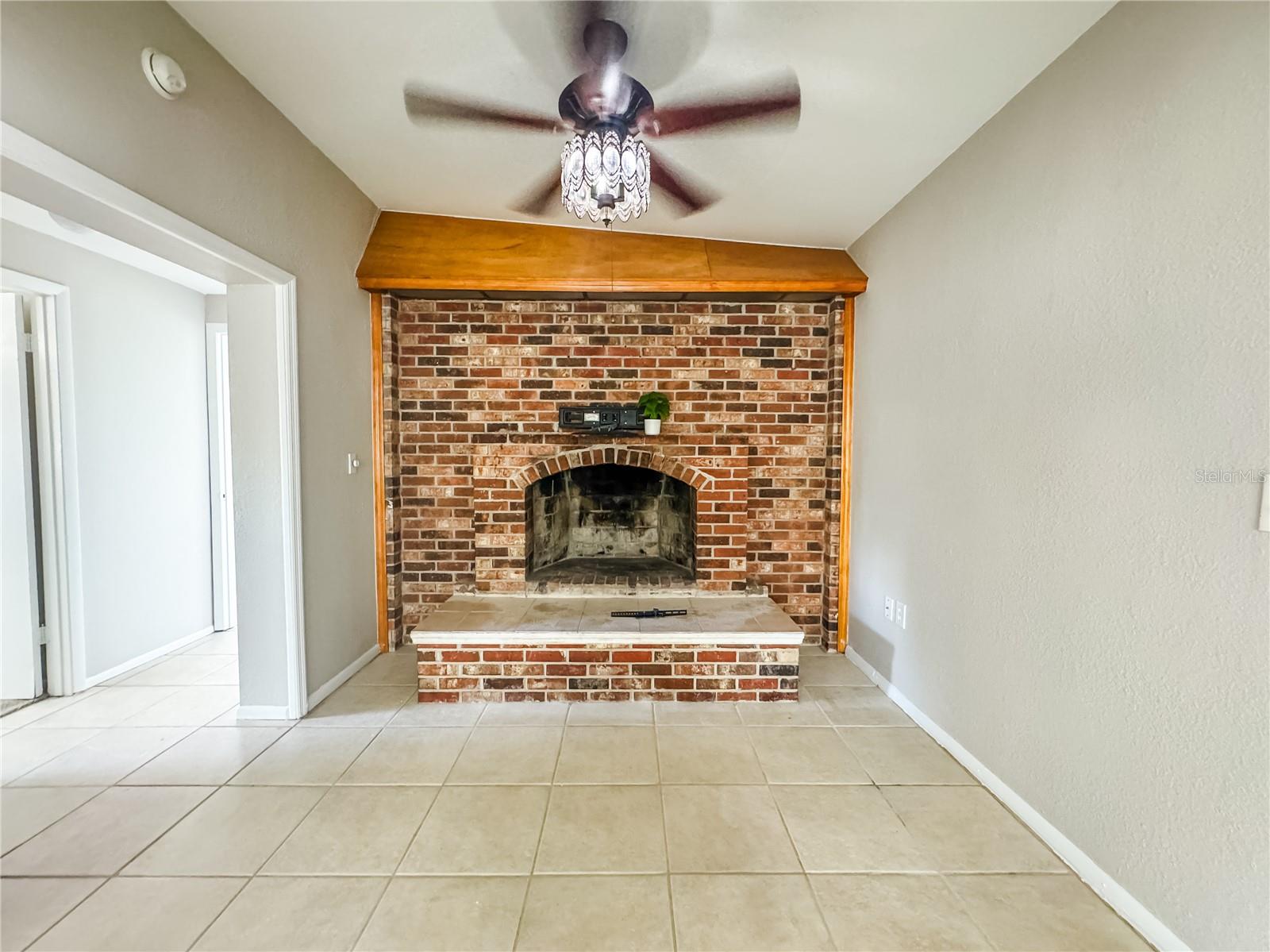 CRESTRIDGE 6TH ADD - Residential Lease