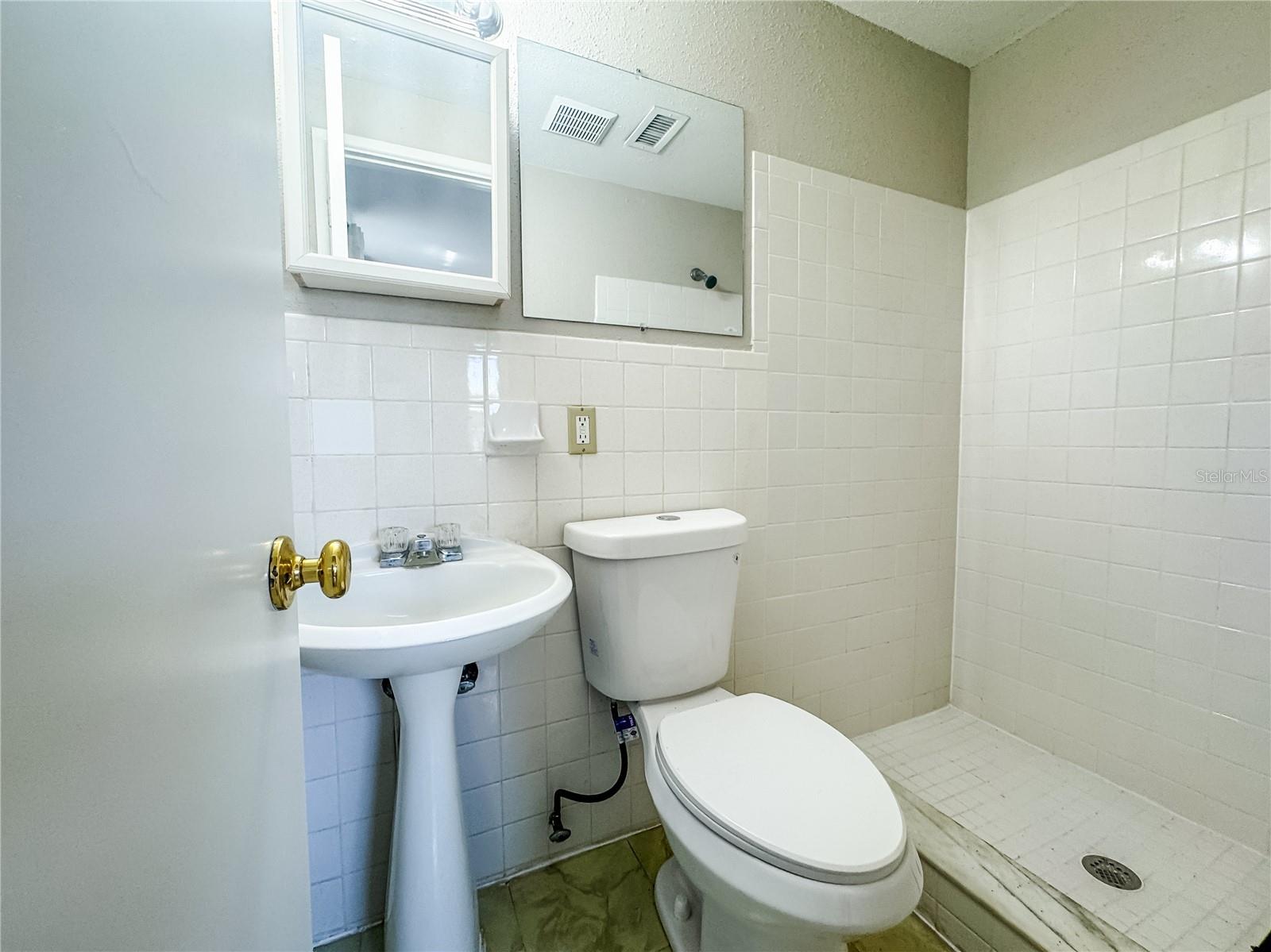 CRESTRIDGE 6TH ADD - Residential Lease