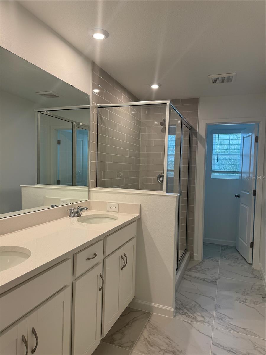 HICKORY GROVE - Residential Lease