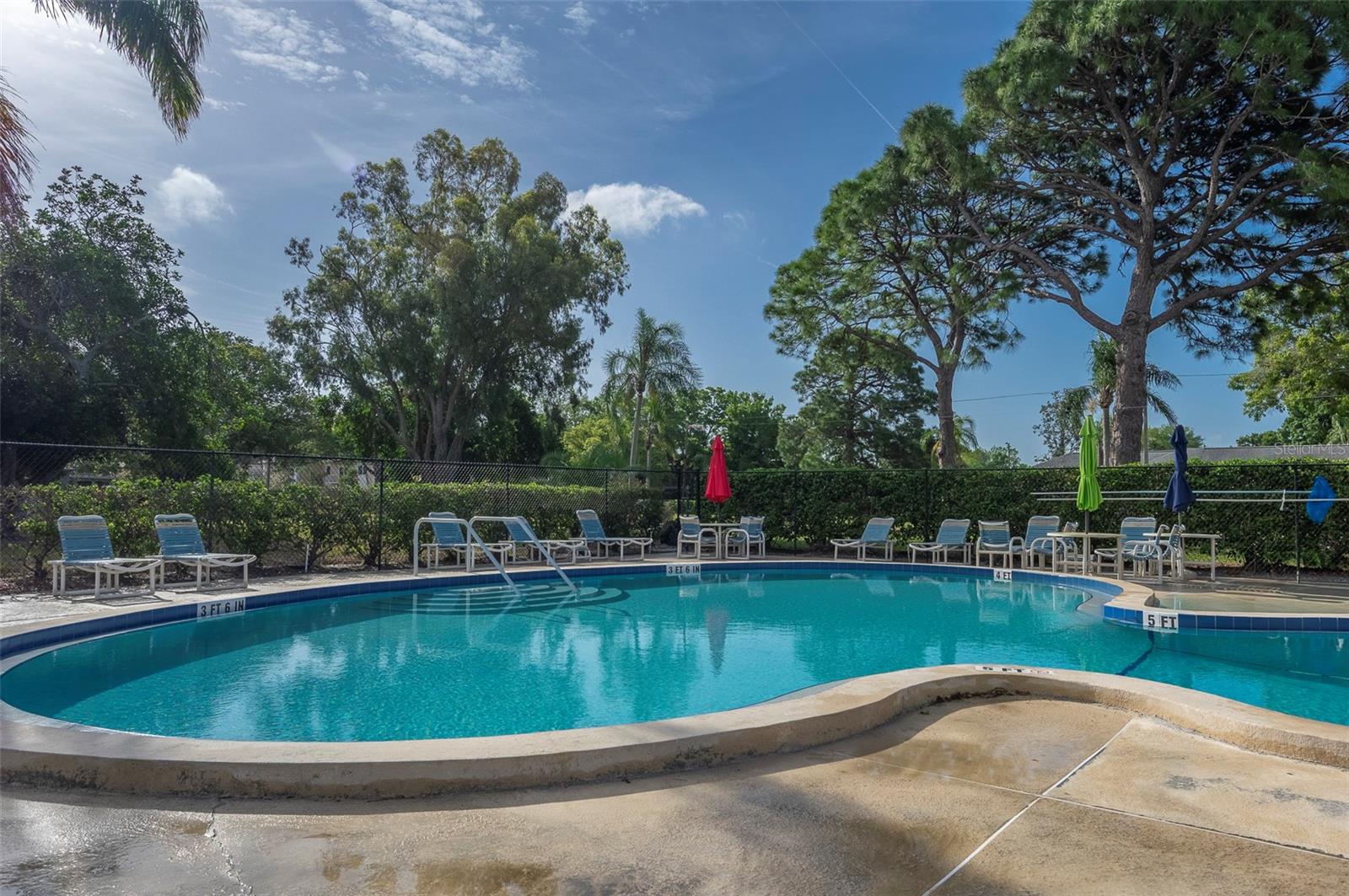 CHATEAUX DE BARDMOOR - Residential