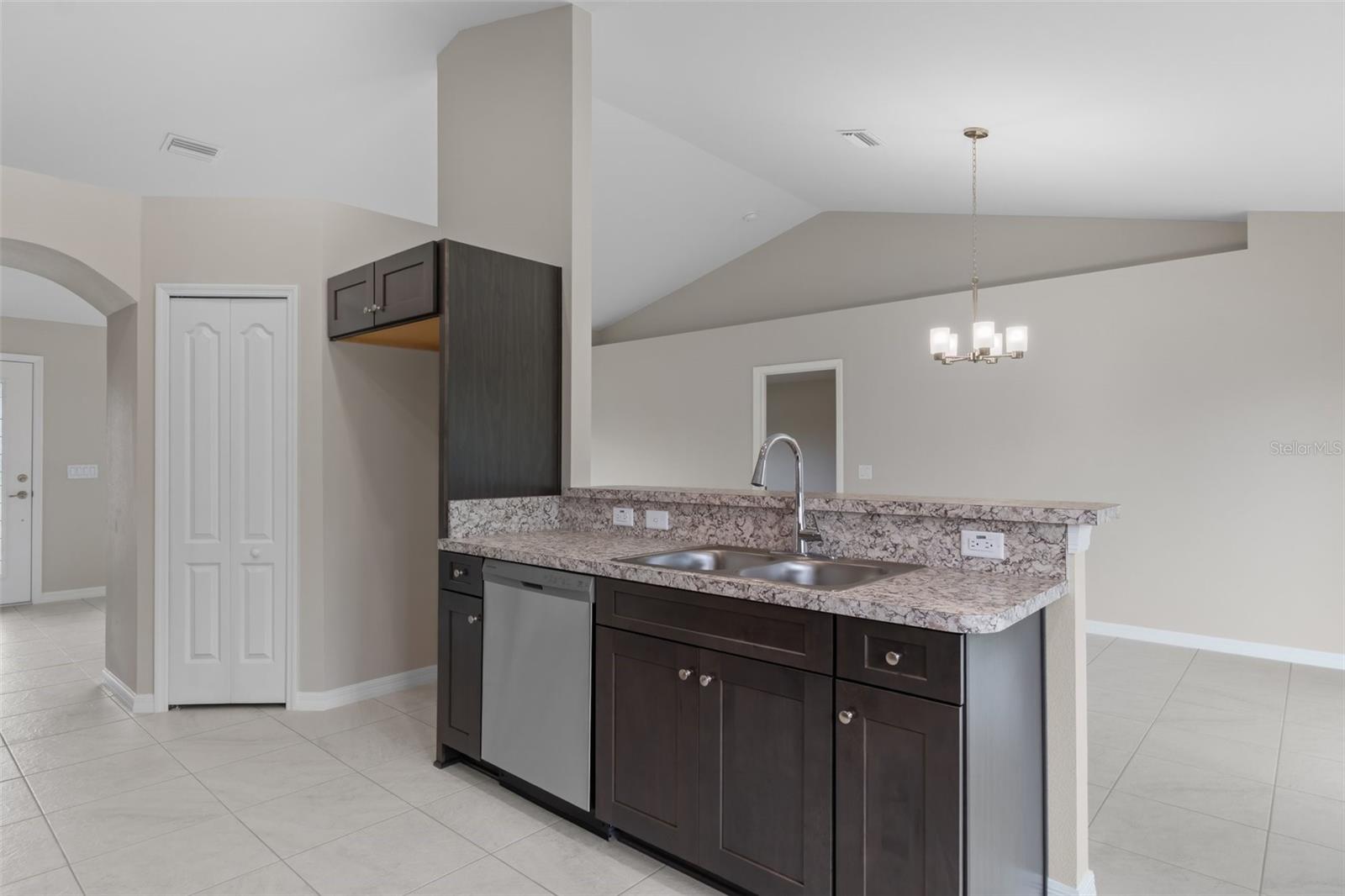 ROYAL HIGHLANDS - Residential