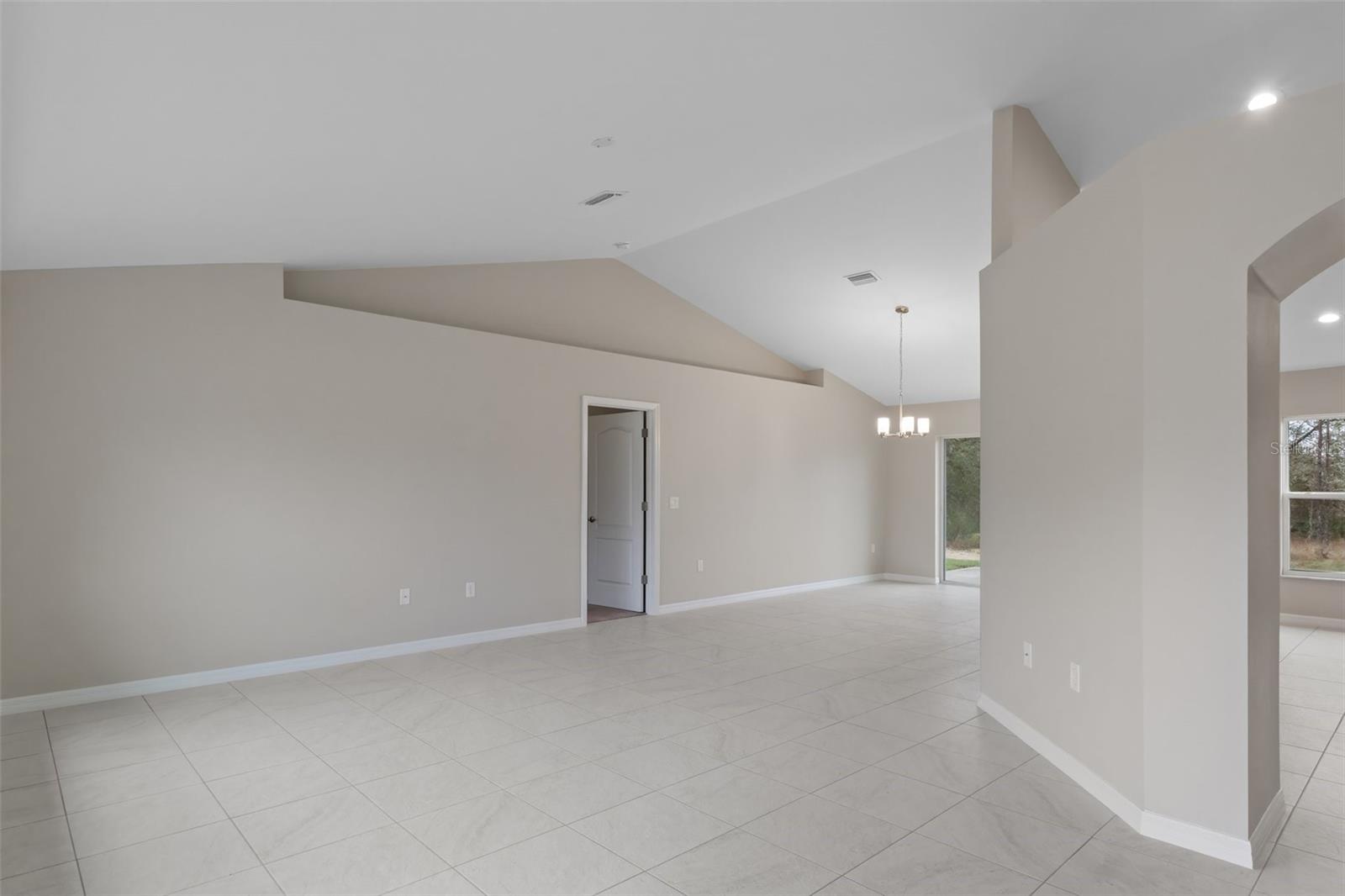 ROYAL HIGHLANDS - Residential
