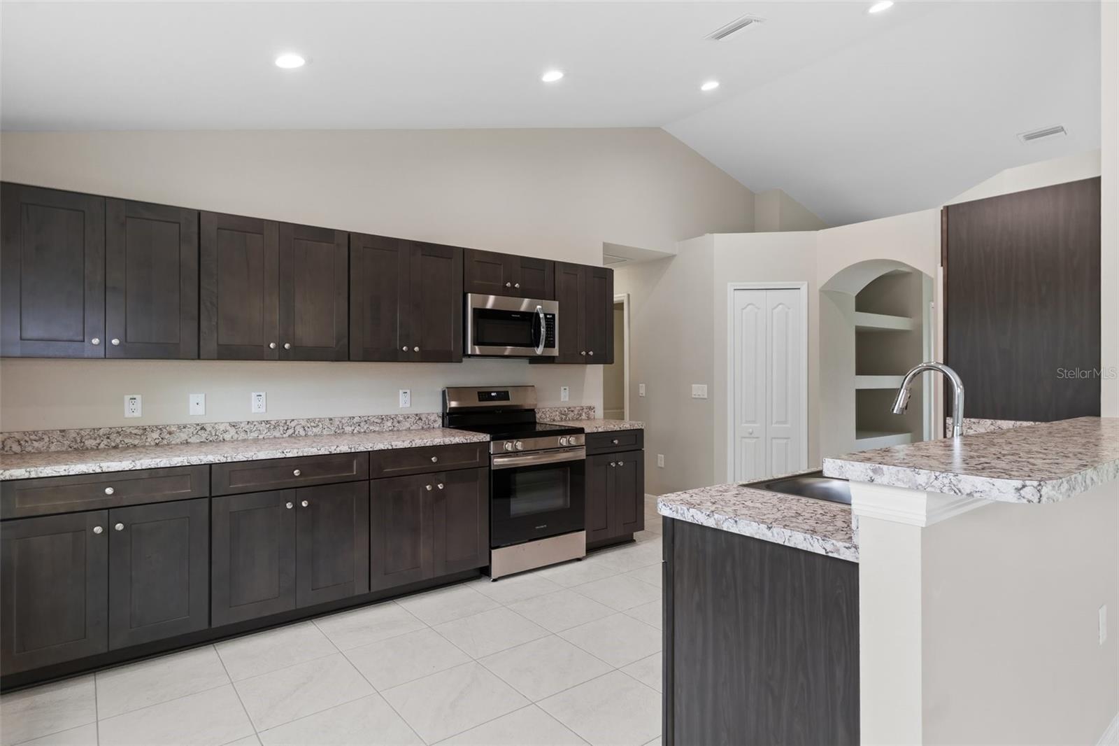 ROYAL HIGHLANDS - Residential