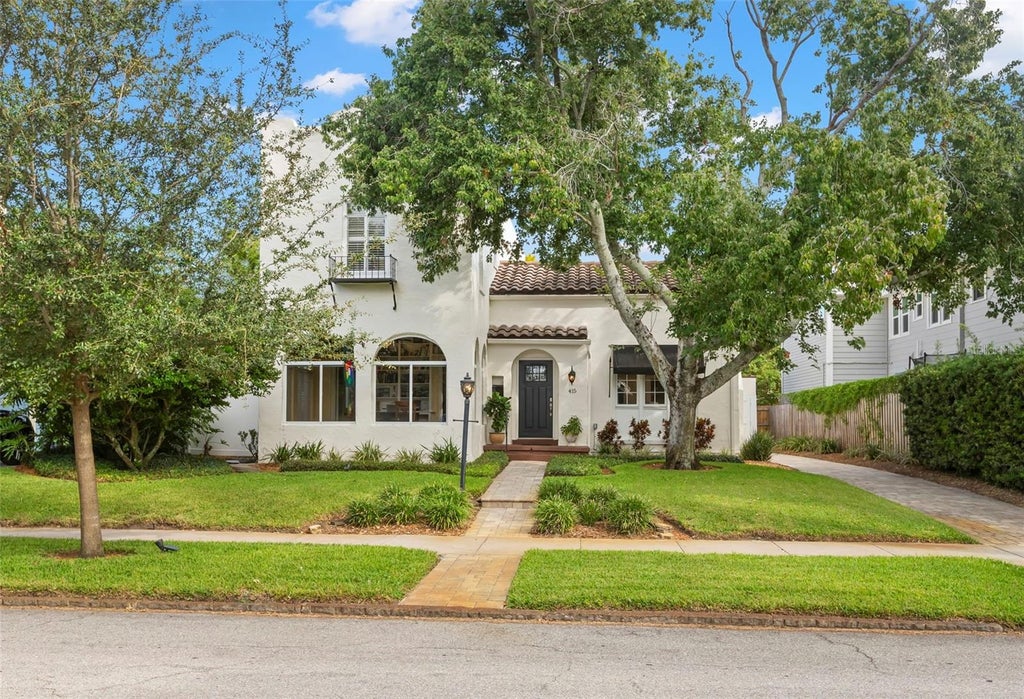 Photo of 415 20th Avenue NE, St Petersburg, FL 33704 (MLS # TB8548605)