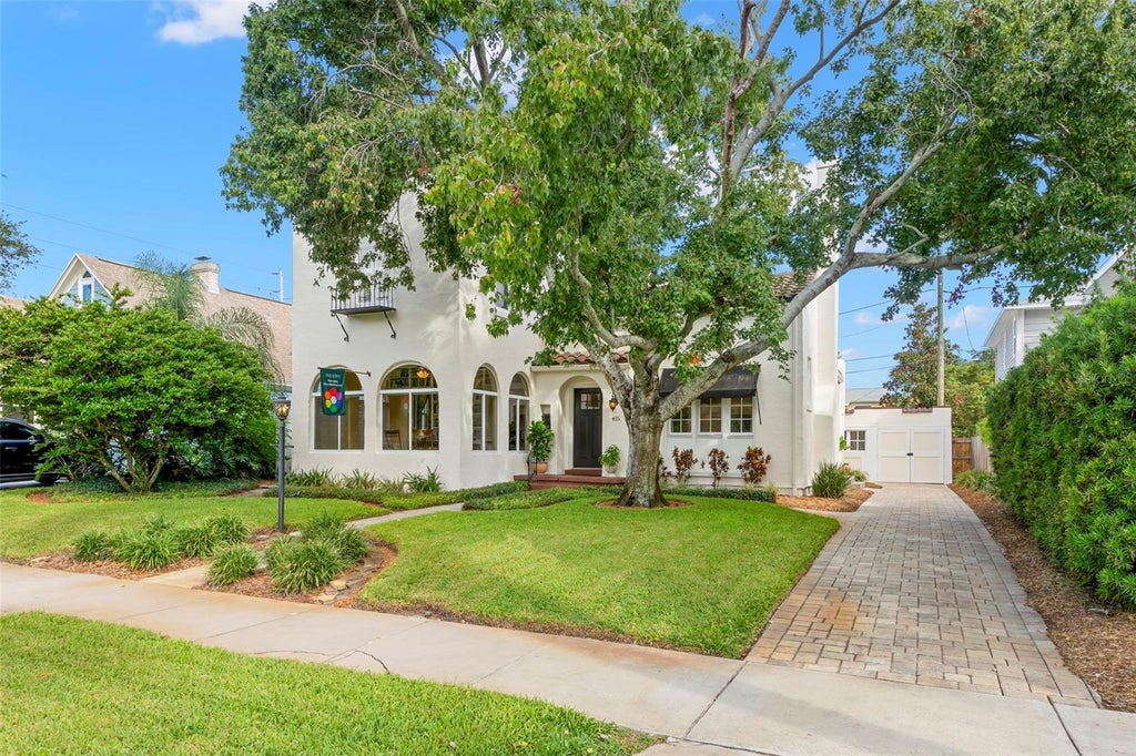 Photo of 415 20th Avenue NE, St Petersburg, FL 33704 (MLS # TB8548605)