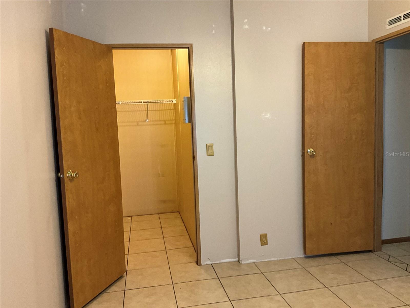 TRADERS COVE UNIT 01 - Residential