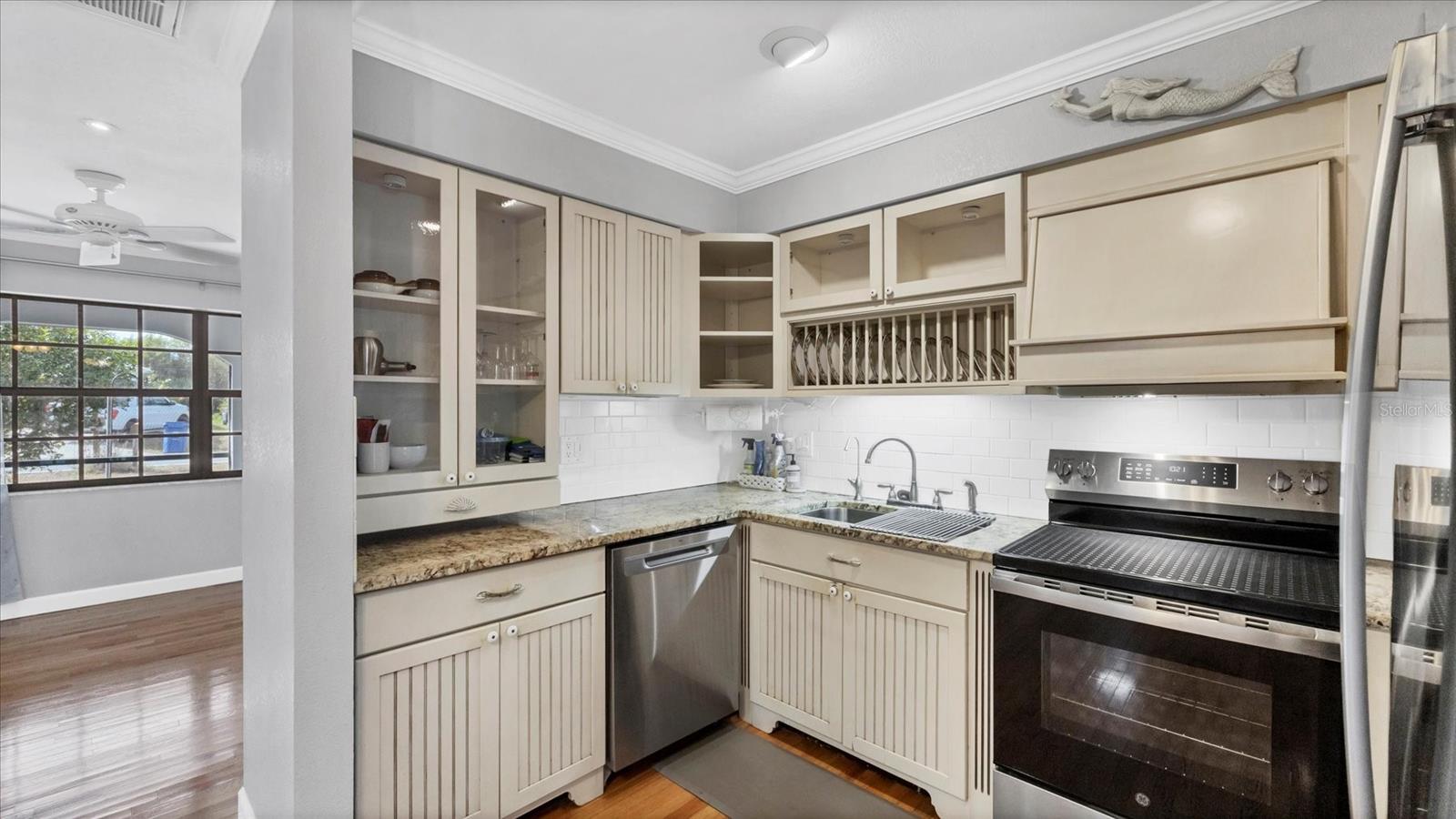 SOUTH VENICE - Residential