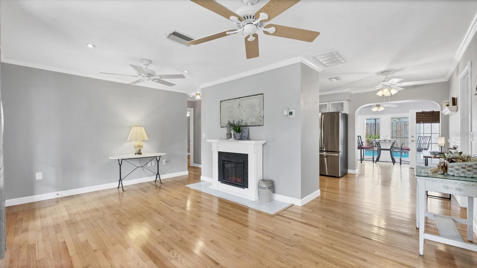 SOUTH VENICE - Residential