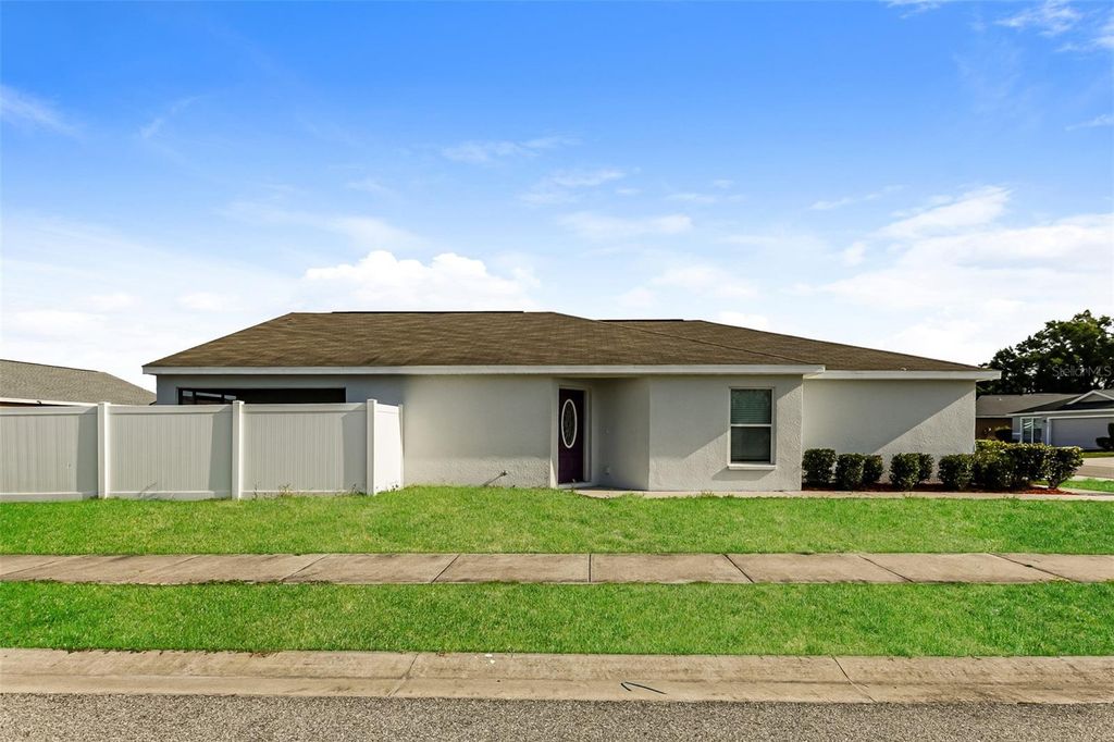 Photo of 4106 Sundance Place Loop, Mulberry, FL 33860 (MLS # TB8498618)