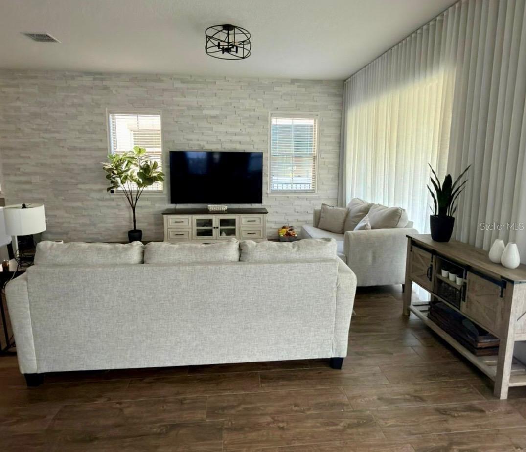 EAGLE CRK VILLAGE K PH 1A - Residential Lease