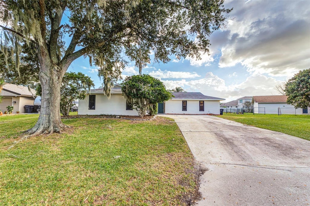 Photo of 2313 Flaming Arrow Drive, Lakeland, FL 33813 (MLS # L4966145)