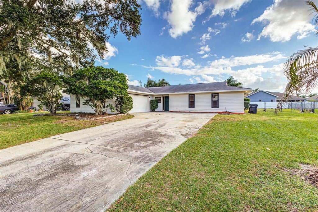 Photo of 2313 Flaming Arrow Drive, Lakeland, FL 33813 (MLS # L4966145)
