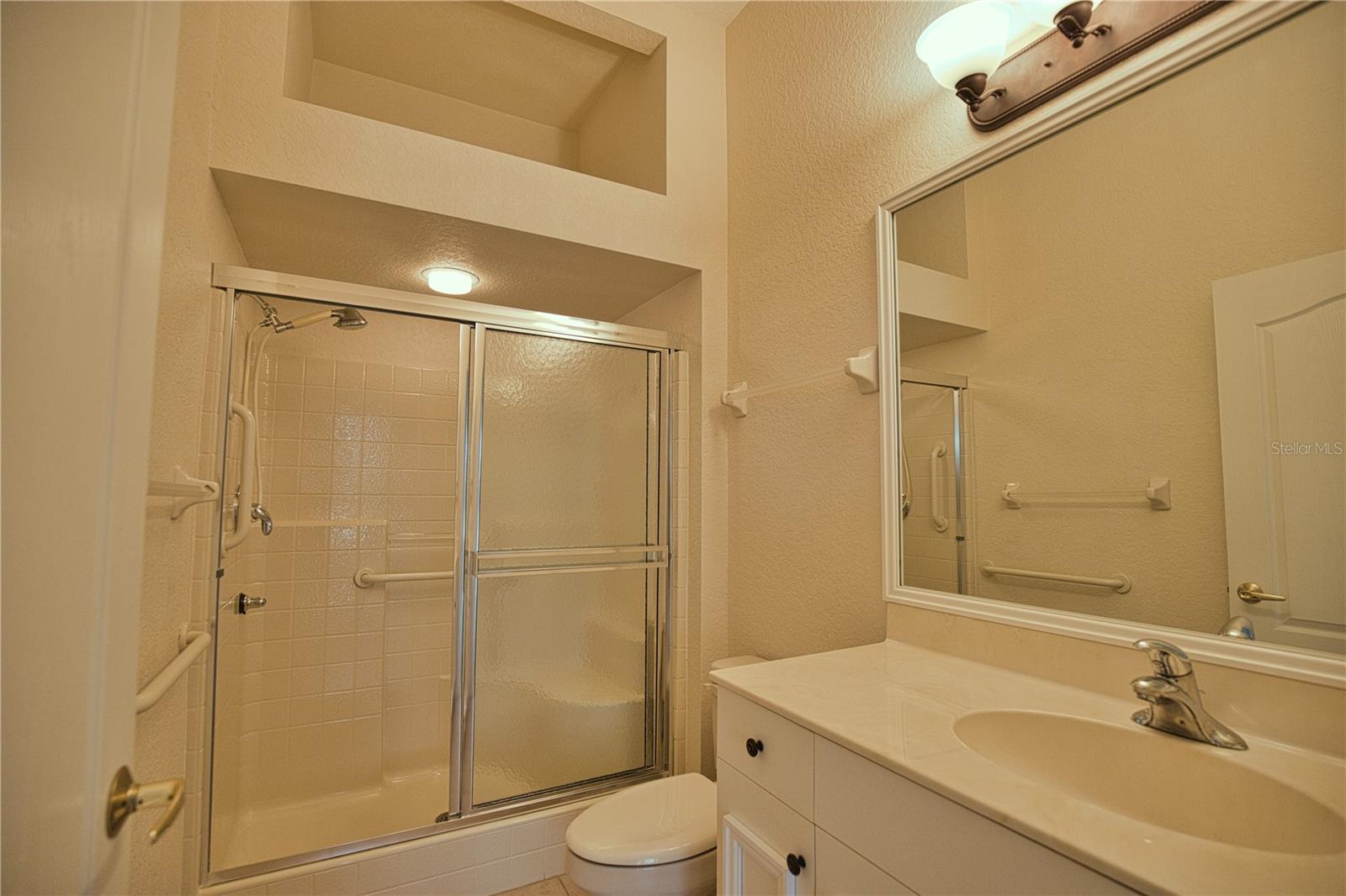 VENETIA PH 5 - Residential Lease