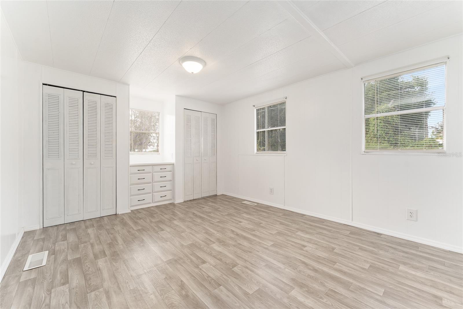 SILVER LAKES ACRES SEC 02 - Residential