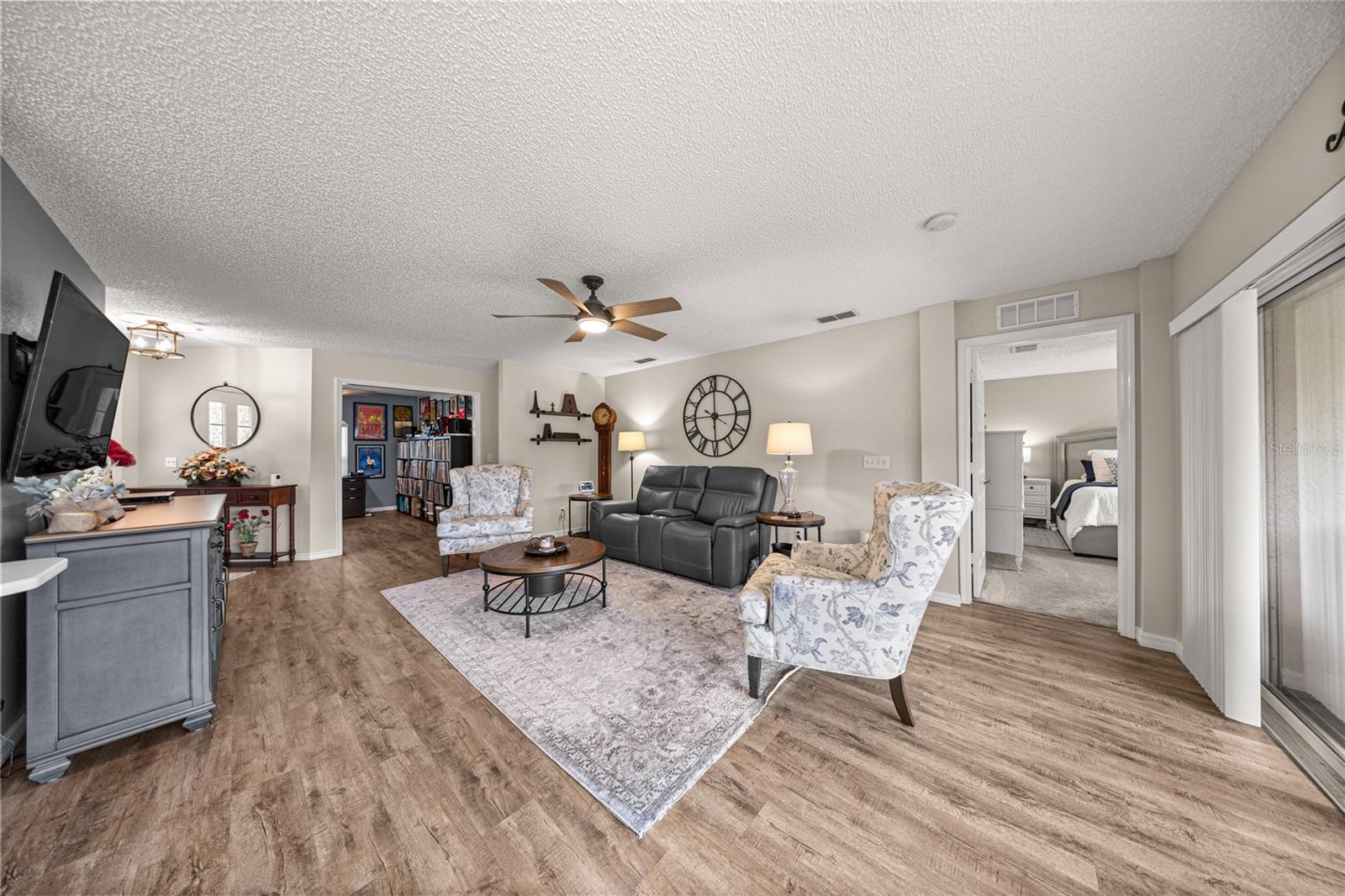 ON TOP/WORLD PH 1A SEC 2A - Residential