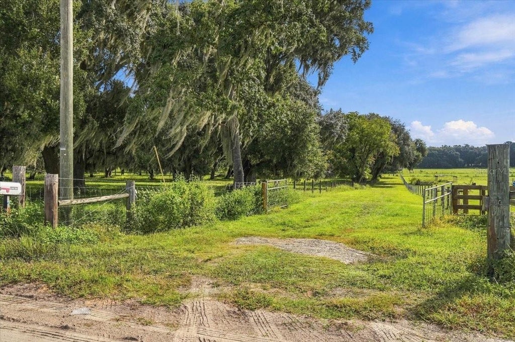 Photo of 39410 Sparkman Road, Dade City, FL 33525 (MLS # L4965066)