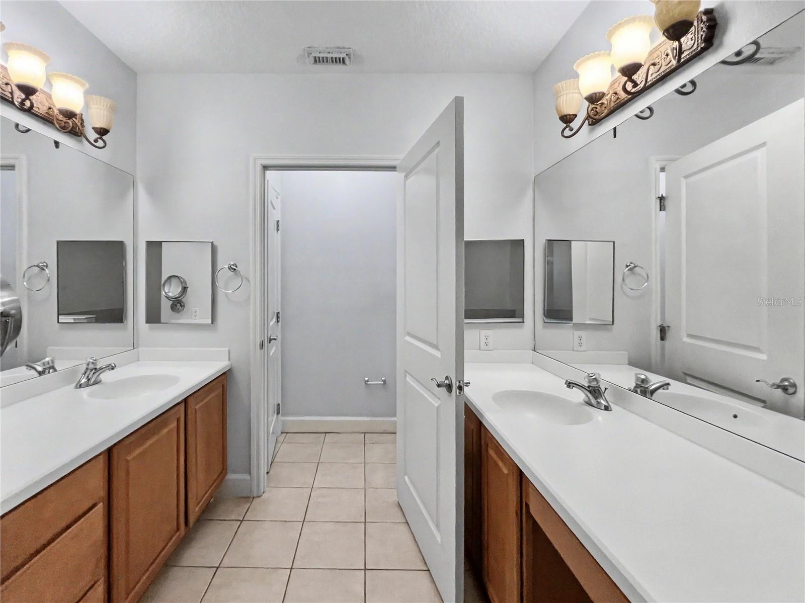 ARTISAN CLUB CONDO PH 1 - Residential