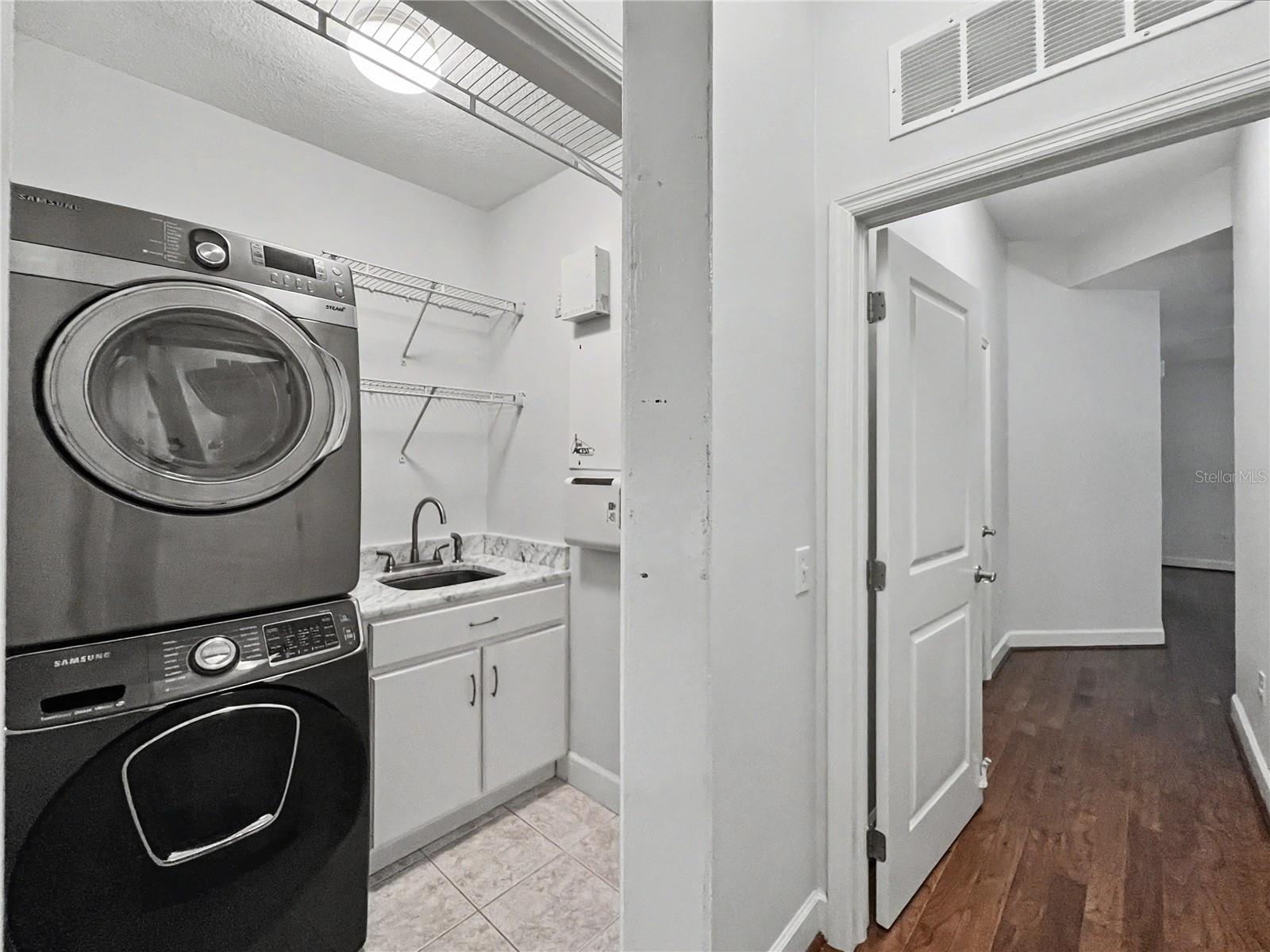 ARTISAN CLUB CONDO PH 1 - Residential
