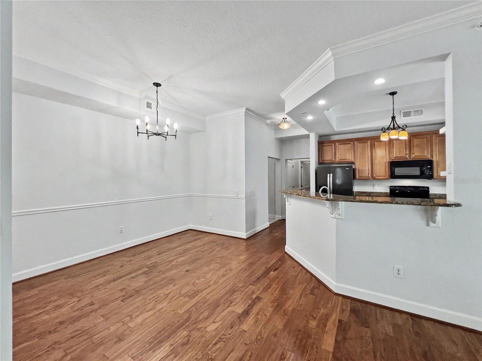 ARTISAN CLUB CONDO PH 1 - Residential