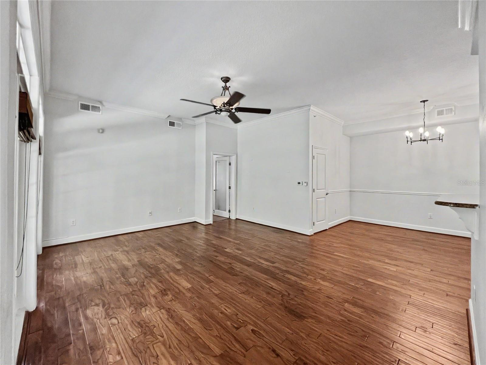 ARTISAN CLUB CONDO PH 1 - Residential