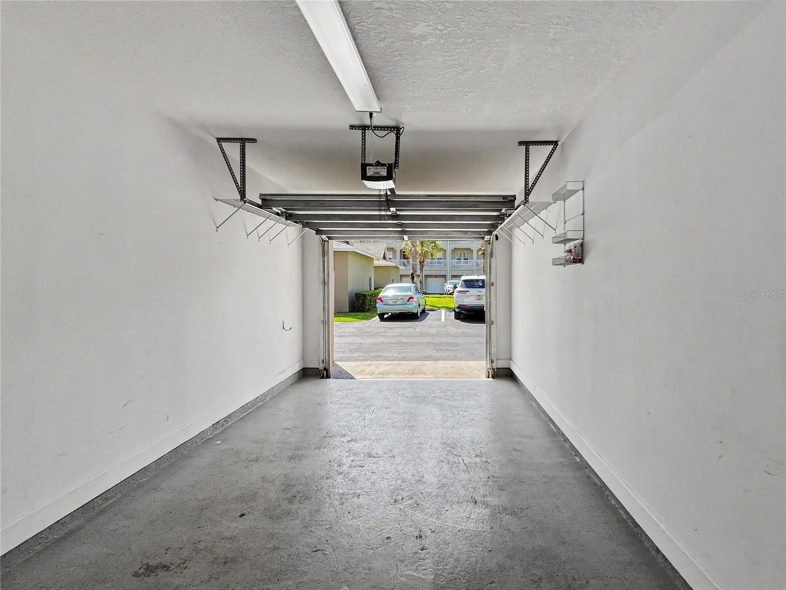 ARTISAN CLUB CONDO PH 1 - Residential
