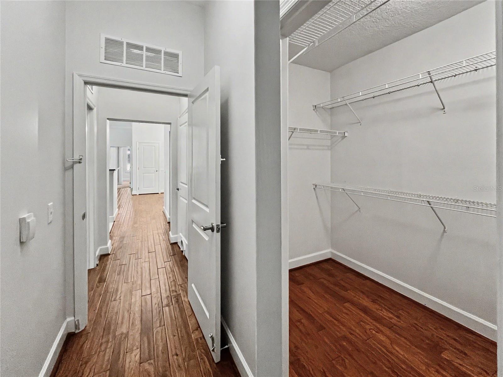 ARTISAN CLUB CONDO PH 1 - Residential