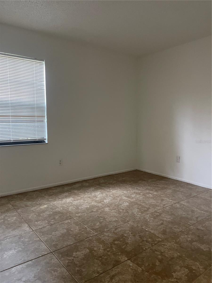 SILVER SPGS SHORES UN 28 - Residential Lease