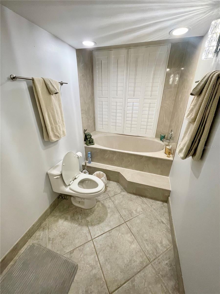 LIGHTHOUSE TOWERS CONDO - Residential Lease