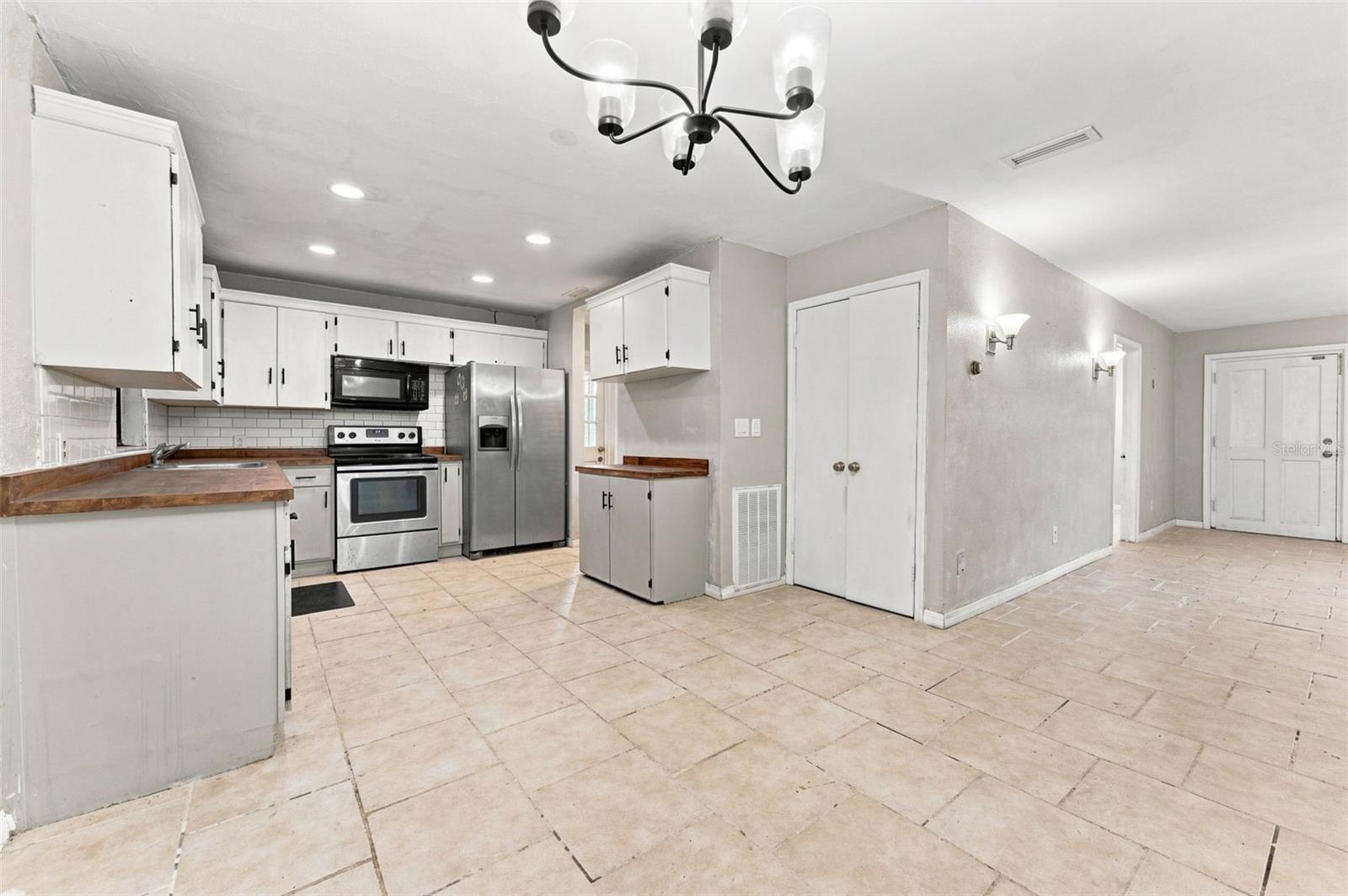 5903 LAKESIDE DRIVE