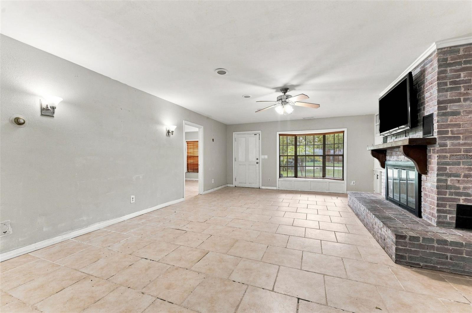 5903 LAKESIDE DRIVE