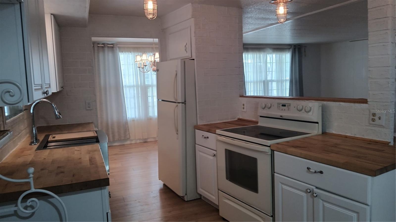 HIGH POINT MOBILE HOME SUB - Residential