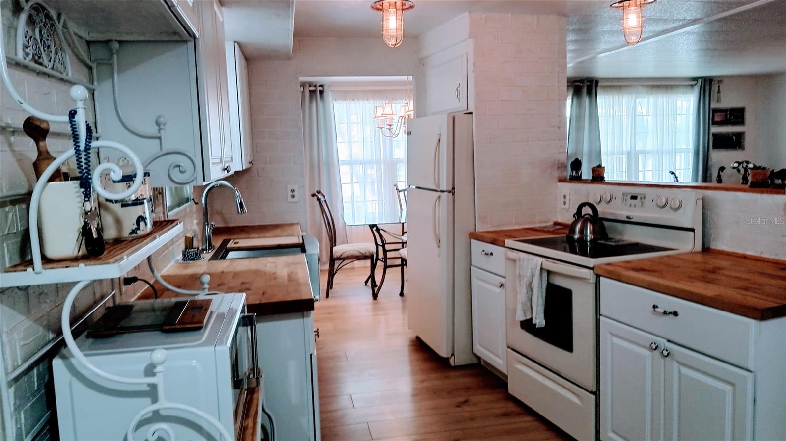 HIGH POINT MOBILE HOME SUB - Residential