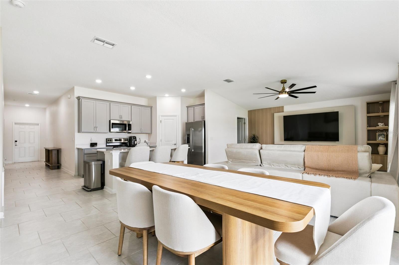 TRINITY LAKES - Residential
